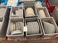 Partij porseleinen borden - afbeelding 1 van  7