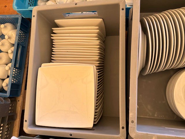 Partij porseleinen borden - afbeelding 10 van  10