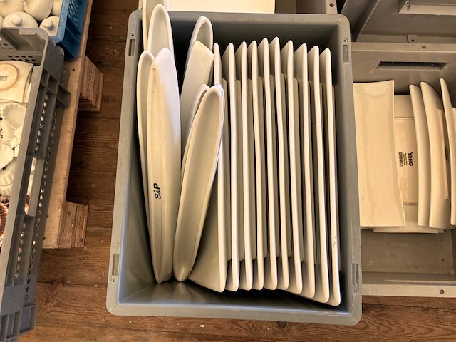 Partij porseleinen borden - afbeelding 2 van  10