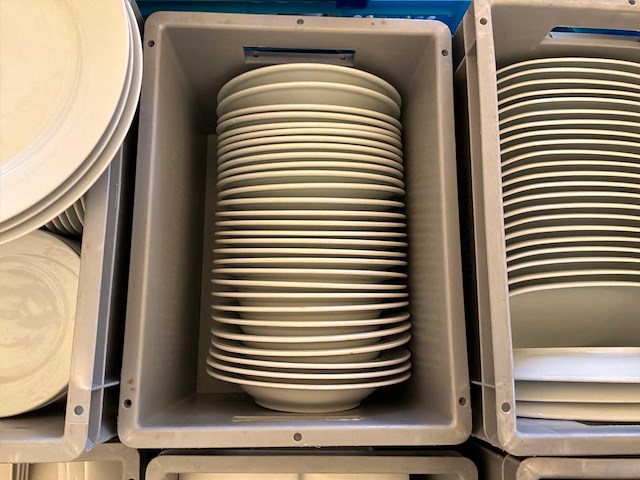 Partij porseleinen borden - afbeelding 8 van  10