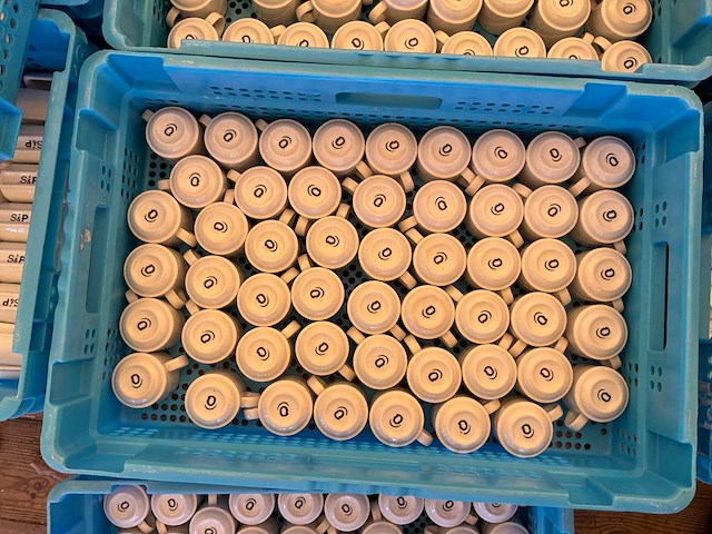 Partij porseleinen koffiekopjes en schaaltjes - afbeelding 3 van  8