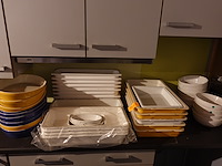 Partij porseleinen schalen - afbeelding 1 van  3