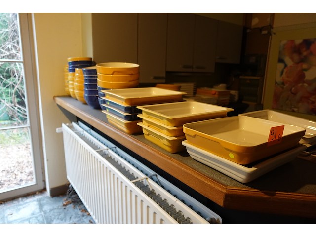 Partij porseleinen schalen - afbeelding 1 van  5