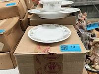 Partij porseleinen servies - afbeelding 2 van  4
