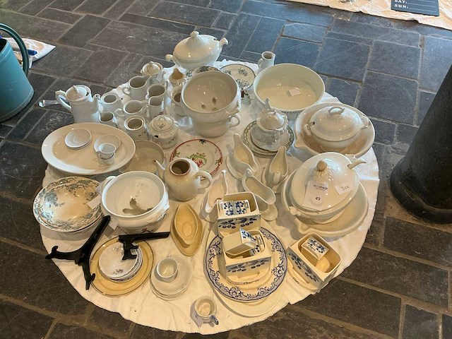 Partij porseleinen servies - afbeelding 2 van  6