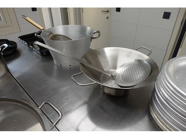 Partij potten,pannen en schalen - afbeelding 5 van  7