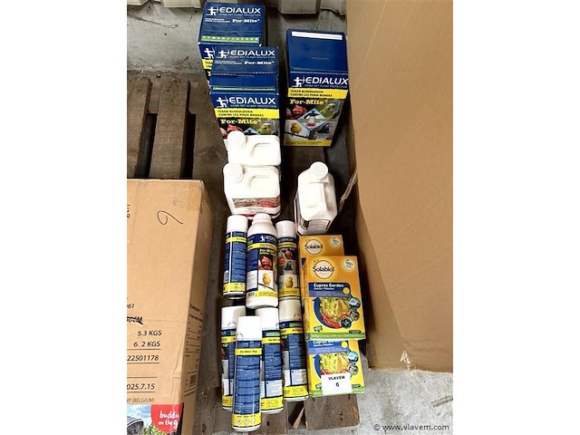 Partij producten voor dieren en planten - afbeelding 1 van  3