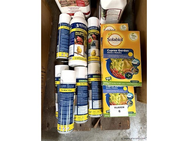 Partij producten voor dieren en planten - afbeelding 2 van  3