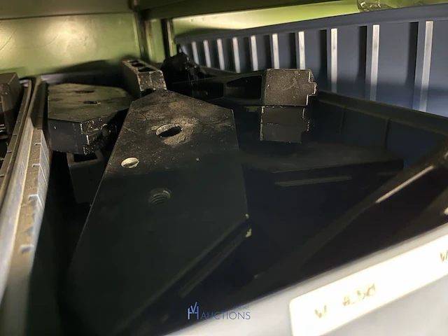 Partij profielbevestigingen, ankers en machinehandwielen - afbeelding 9 van  119