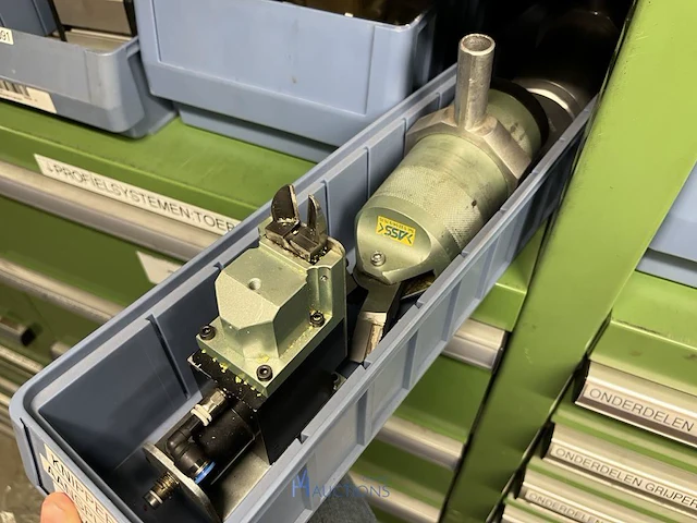 Partij profielbevestigingen, ankers en machinehandwielen - afbeelding 19 van  119