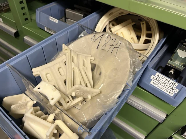 Partij profielbevestigingen, ankers en machinehandwielen - afbeelding 21 van  119