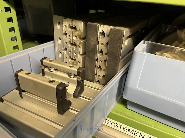 Partij profielbevestigingen, ankers en machinehandwielen - afbeelding 23 van  119