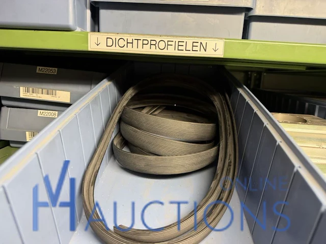Partij profielbevestigingen, ankers en machinehandwielen - afbeelding 26 van  119