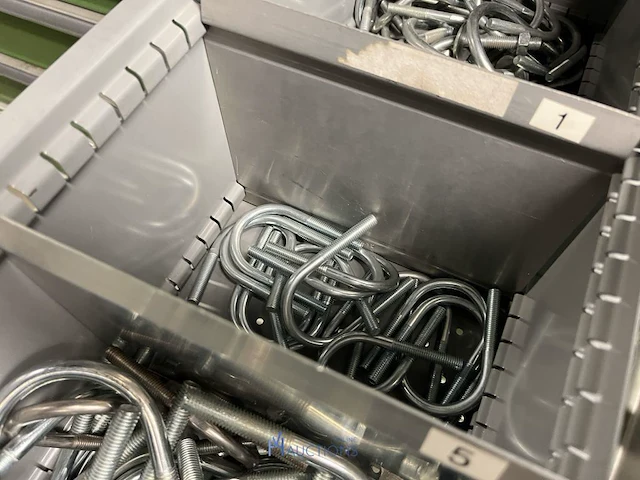 Partij profielbevestigingen, ankers en machinehandwielen - afbeelding 35 van  119