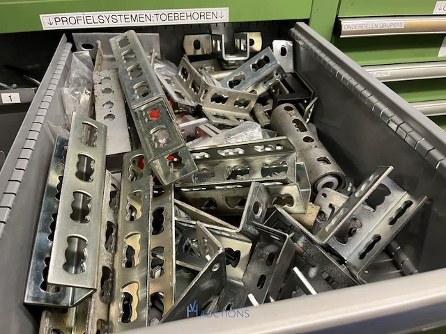 Partij profielbevestigingen, ankers en machinehandwielen - afbeelding 37 van  119
