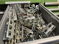 Partij profielbevestigingen, ankers en machinehandwielen - afbeelding 37 van  119