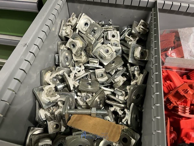 Partij profielbevestigingen, ankers en machinehandwielen - afbeelding 39 van  119