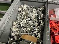 Partij profielbevestigingen, ankers en machinehandwielen - afbeelding 39 van  119