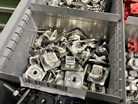 Partij profielbevestigingen, ankers en machinehandwielen - afbeelding 40 van  119