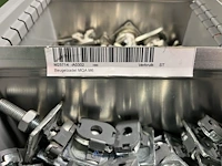 Partij profielbevestigingen, ankers en machinehandwielen - afbeelding 42 van  119