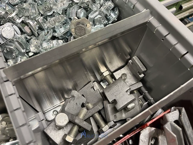 Partij profielbevestigingen, ankers en machinehandwielen - afbeelding 49 van  119