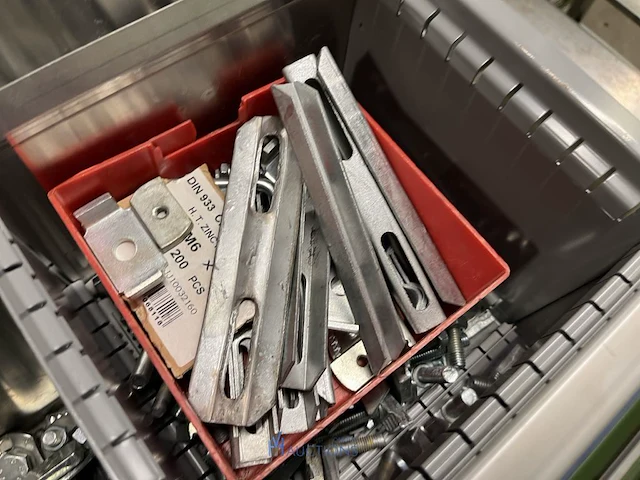 Partij profielbevestigingen, ankers en machinehandwielen - afbeelding 50 van  119