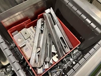 Partij profielbevestigingen, ankers en machinehandwielen - afbeelding 50 van  119