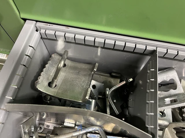 Partij profielbevestigingen, ankers en machinehandwielen - afbeelding 52 van  119