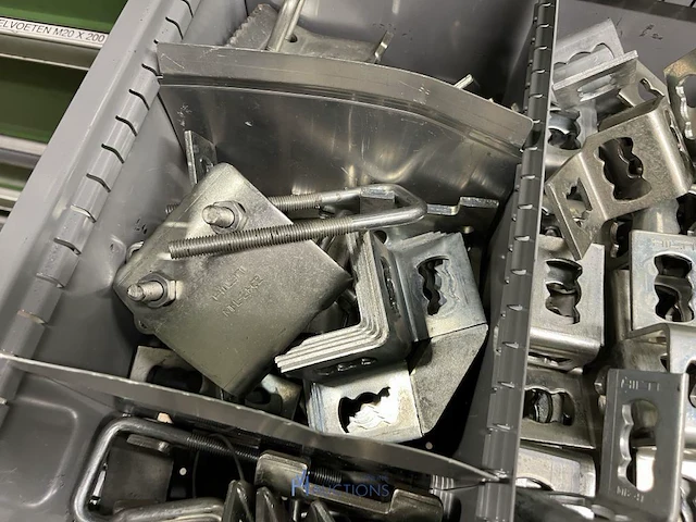 Partij profielbevestigingen, ankers en machinehandwielen - afbeelding 53 van  119