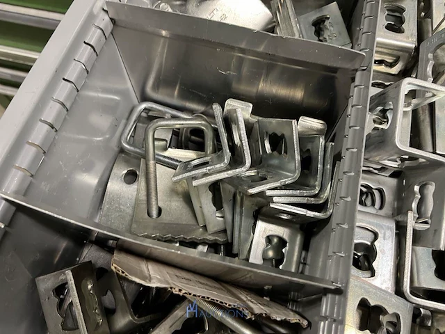 Partij profielbevestigingen, ankers en machinehandwielen - afbeelding 55 van  119