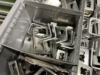 Partij profielbevestigingen, ankers en machinehandwielen - afbeelding 55 van  119
