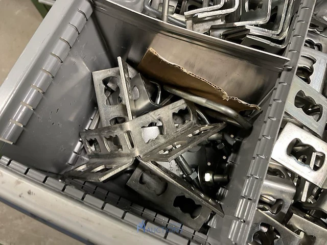 Partij profielbevestigingen, ankers en machinehandwielen - afbeelding 56 van  119
