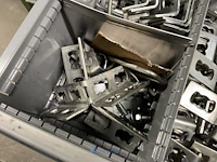 Partij profielbevestigingen, ankers en machinehandwielen - afbeelding 56 van  119