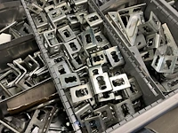 Partij profielbevestigingen, ankers en machinehandwielen - afbeelding 58 van  119