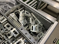 Partij profielbevestigingen, ankers en machinehandwielen - afbeelding 59 van  119