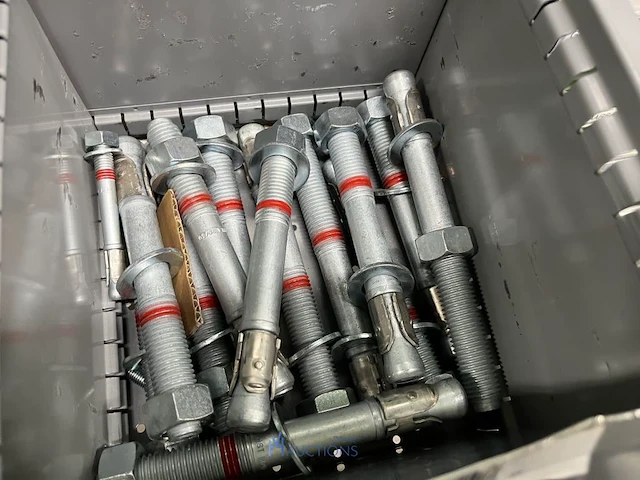 Partij profielbevestigingen, ankers en machinehandwielen - afbeelding 66 van  119