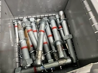 Partij profielbevestigingen, ankers en machinehandwielen - afbeelding 66 van  119