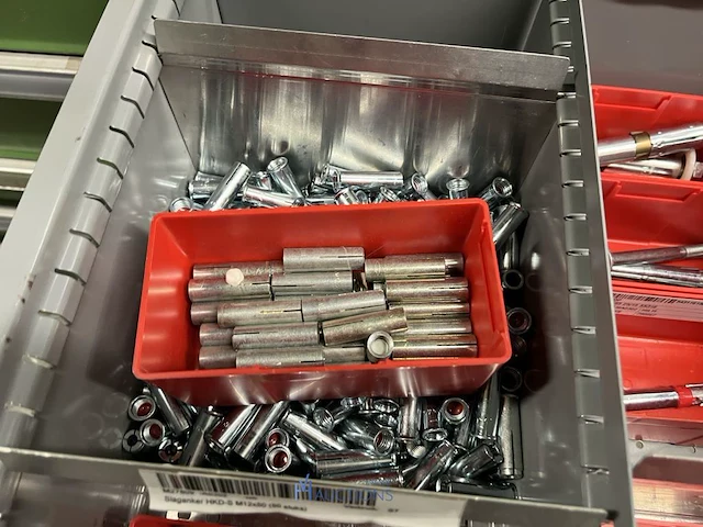 Partij profielbevestigingen, ankers en machinehandwielen - afbeelding 72 van  119