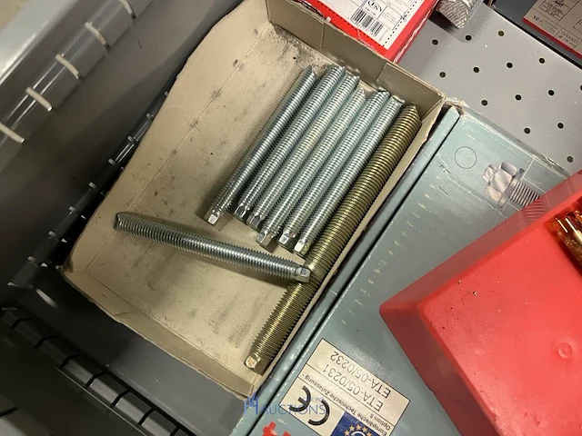 Partij profielbevestigingen, ankers en machinehandwielen - afbeelding 78 van  119