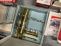 Partij profielbevestigingen, ankers en machinehandwielen - afbeelding 84 van  119