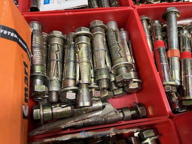 Partij profielbevestigingen, ankers en machinehandwielen - afbeelding 94 van  119