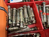 Partij profielbevestigingen, ankers en machinehandwielen - afbeelding 94 van  119