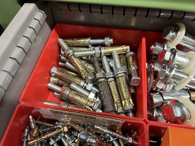 Partij profielbevestigingen, ankers en machinehandwielen - afbeelding 97 van  119