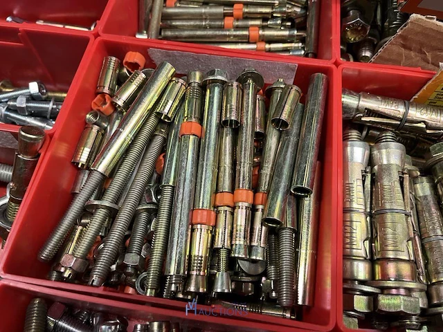 Partij profielbevestigingen, ankers en machinehandwielen - afbeelding 102 van  119