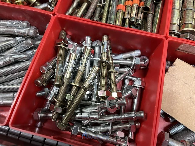 Partij profielbevestigingen, ankers en machinehandwielen - afbeelding 103 van  119