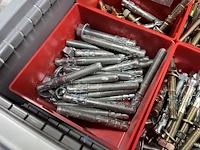 Partij profielbevestigingen, ankers en machinehandwielen - afbeelding 104 van  119