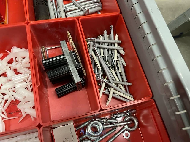 Partij profielbevestigingen, ankers en machinehandwielen - afbeelding 111 van  119