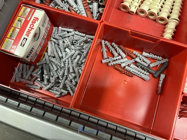 Partij profielbevestigingen, ankers en machinehandwielen - afbeelding 114 van  119