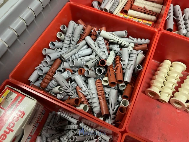 Partij profielbevestigingen, ankers en machinehandwielen - afbeelding 115 van  119