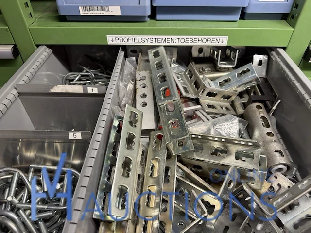 Partij profielbevestigingen, ankers en machinehandwielen - afbeelding 109 van  119